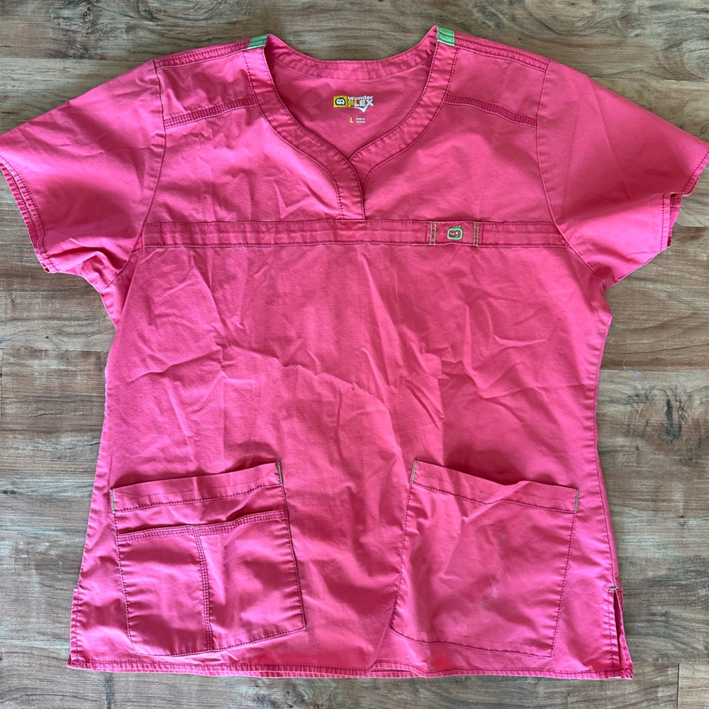 Wonder wink scrub top